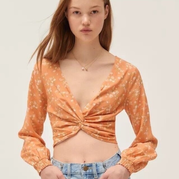 Urban Outfitters Twist Front Top - Picture 1 of 5